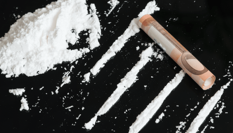 Les notions de détention, d'usage et d'emploi illicites de produits stupéfiants sont des notions trompeuses. Il est fondamentale que votre avocat sache les distinguer et, au besoin, disqualifier les actes mis en cause d'infractions à la législation sur les stupéfiants. Maître Peil-Hamadouche intervient régulièrement dans le cadre de gardes à vue, de défèrement, d'instructions correctionnelles et criminelles liées au trafic de stupéfiants.
